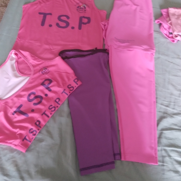 Leggin sets sports bras,tanktop,leggings with extra bottoms to mix color's - Picture 4 of 4